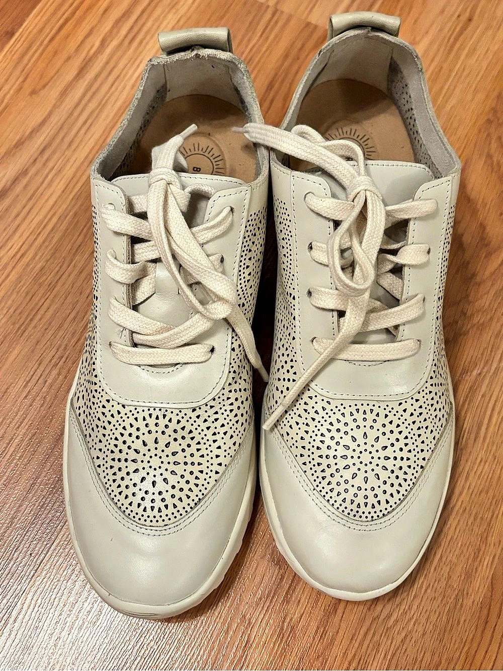 🌟Brioso🌟 Mallory Perforated Leather Sneakers US 8.5 EUC